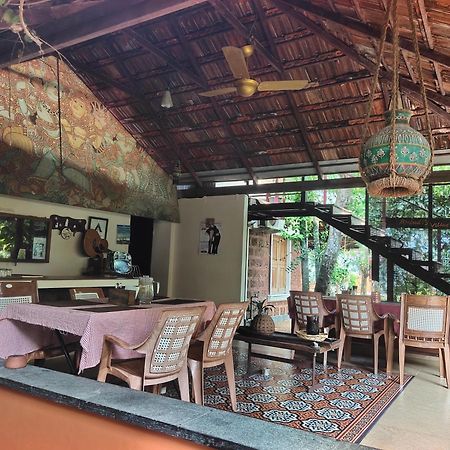 Ambadi'S Villa -Lake View Resort Pallipuram 외부 사진