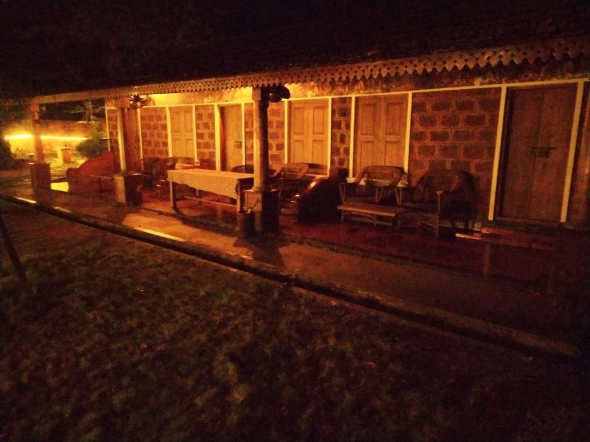 Ambadi'S Villa -Lake View Resort Pallipuram 외부 사진