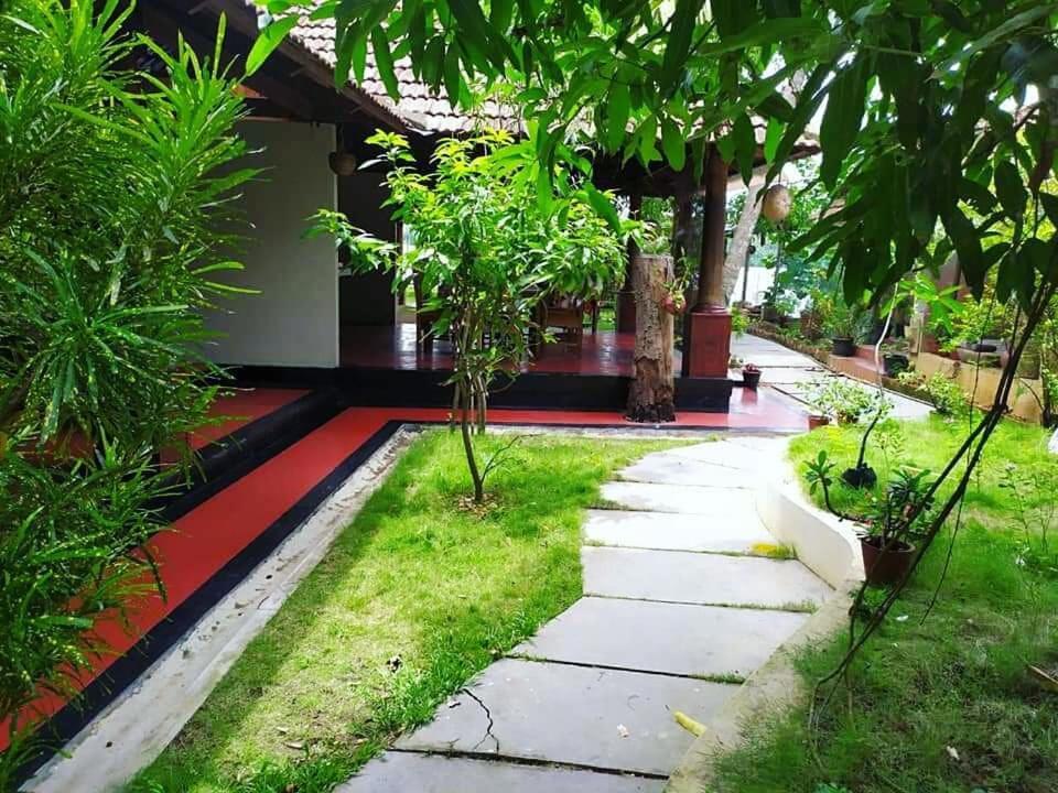 Ambadi'S Villa -Lake View Resort Pallipuram 외부 사진
