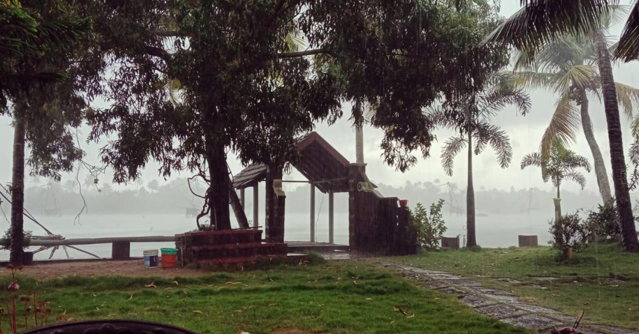 Ambadi'S Villa -Lake View Resort Pallipuram 외부 사진