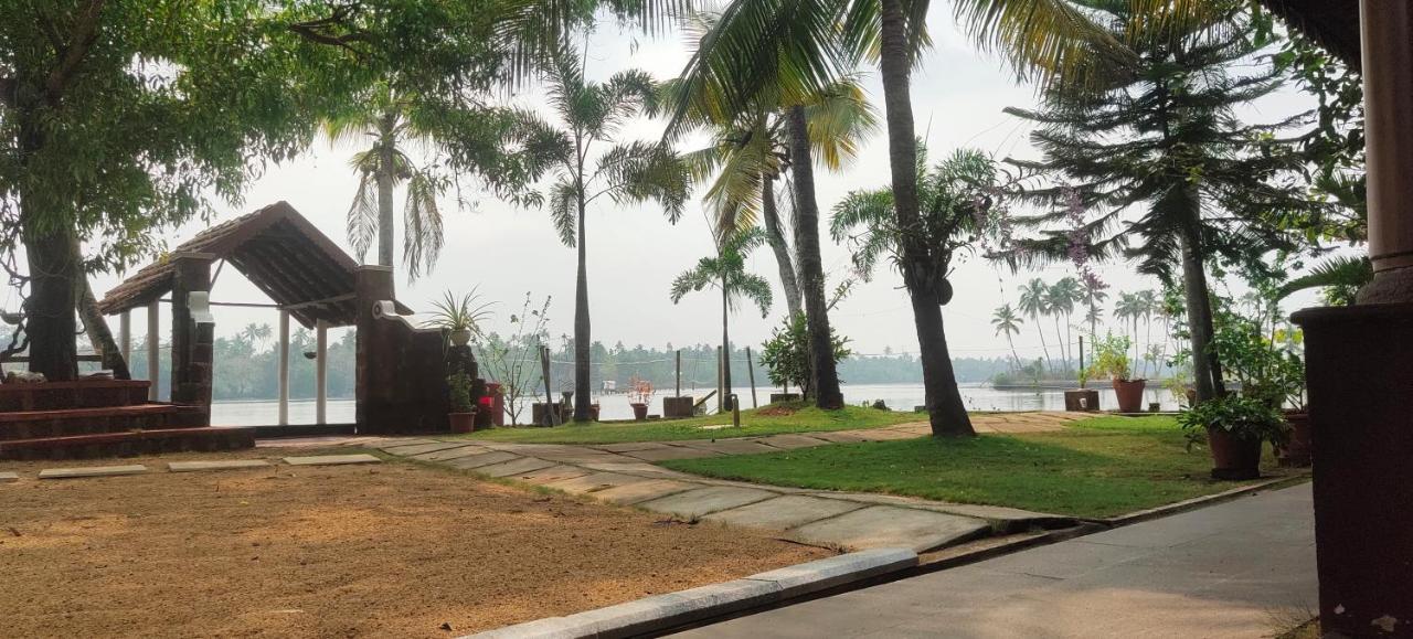 Ambadi'S Villa -Lake View Resort Pallipuram 외부 사진