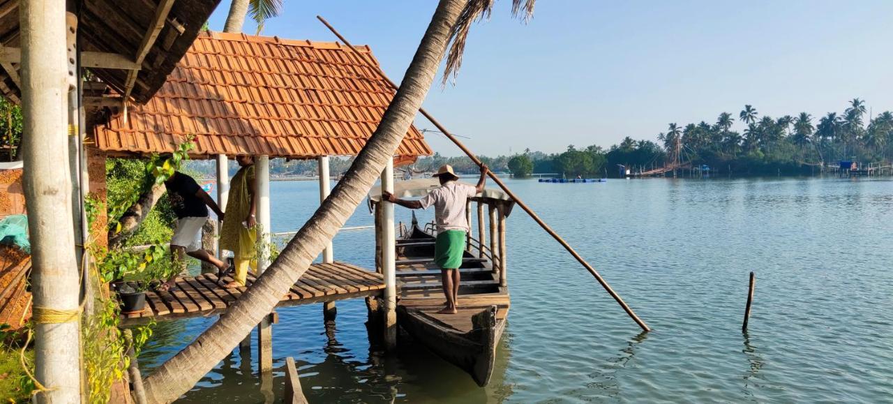 Ambadi'S Villa -Lake View Resort Pallipuram 외부 사진