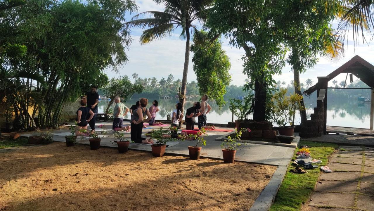 Ambadi'S Villa -Lake View Resort Pallipuram 외부 사진