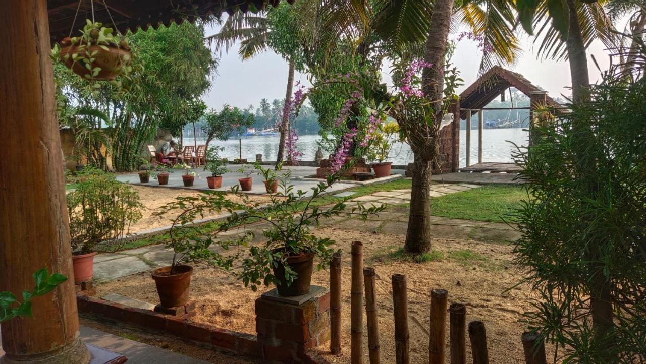 Ambadi'S Villa -Lake View Resort Pallipuram 외부 사진