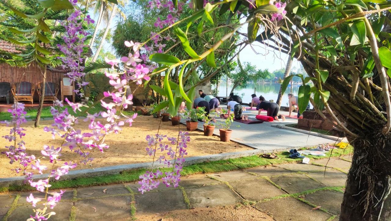 Ambadi'S Villa -Lake View Resort Pallipuram 외부 사진