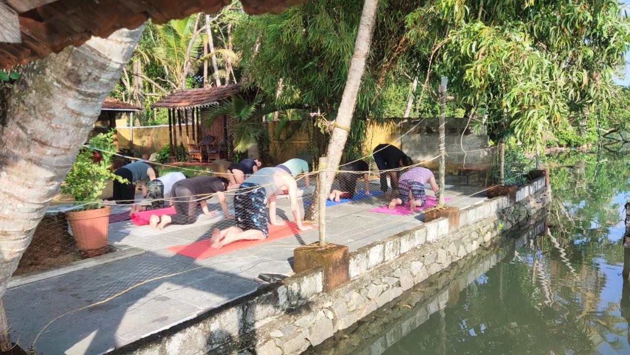 Ambadi'S Villa -Lake View Resort Pallipuram 외부 사진