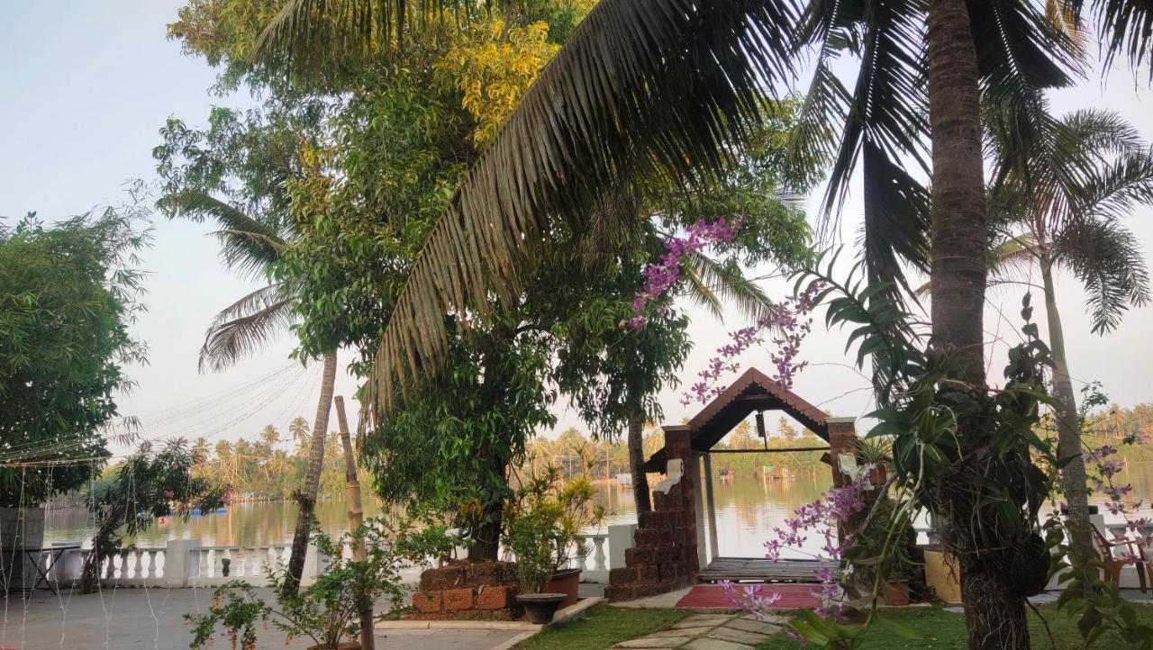 Ambadi'S Villa -Lake View Resort Pallipuram 외부 사진