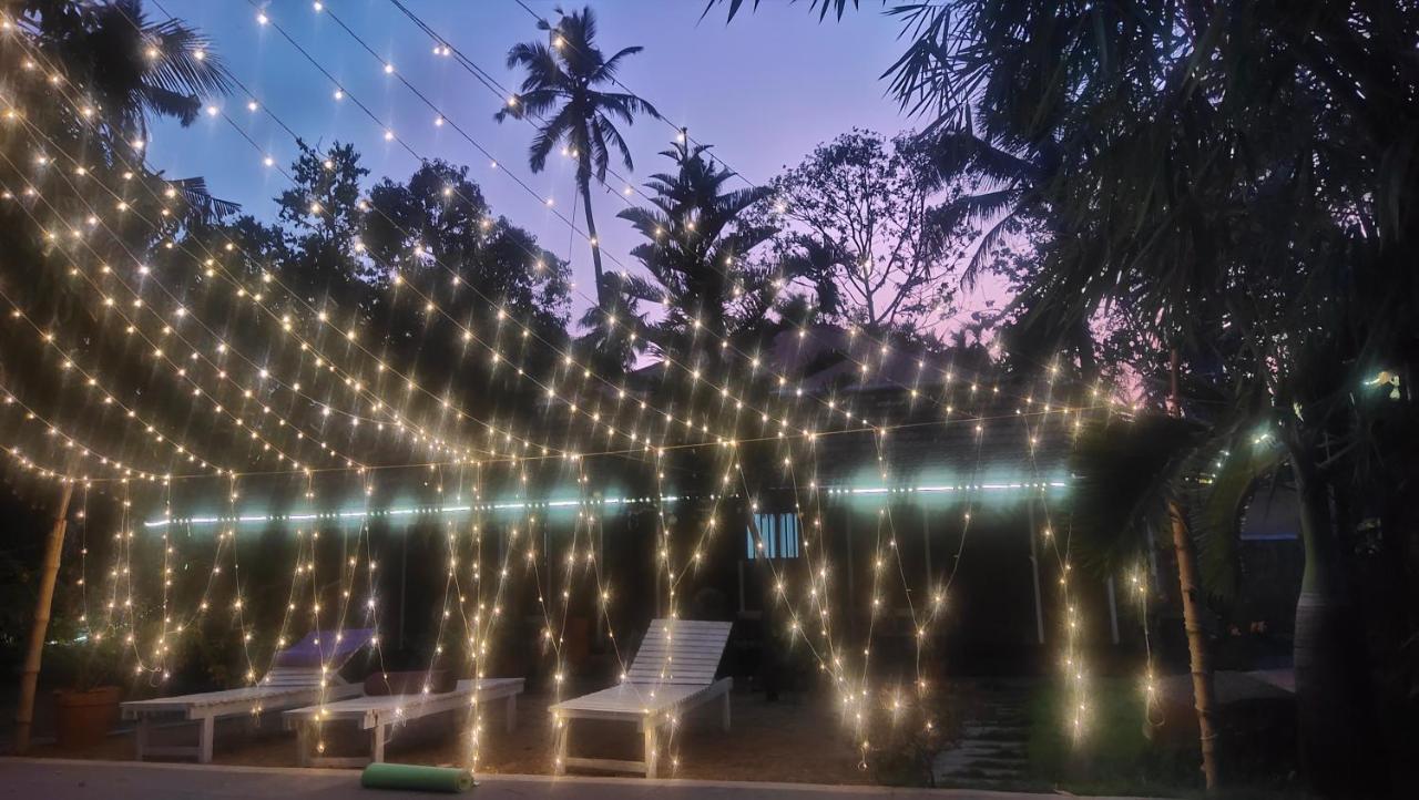 Ambadi'S Villa -Lake View Resort Pallipuram 외부 사진