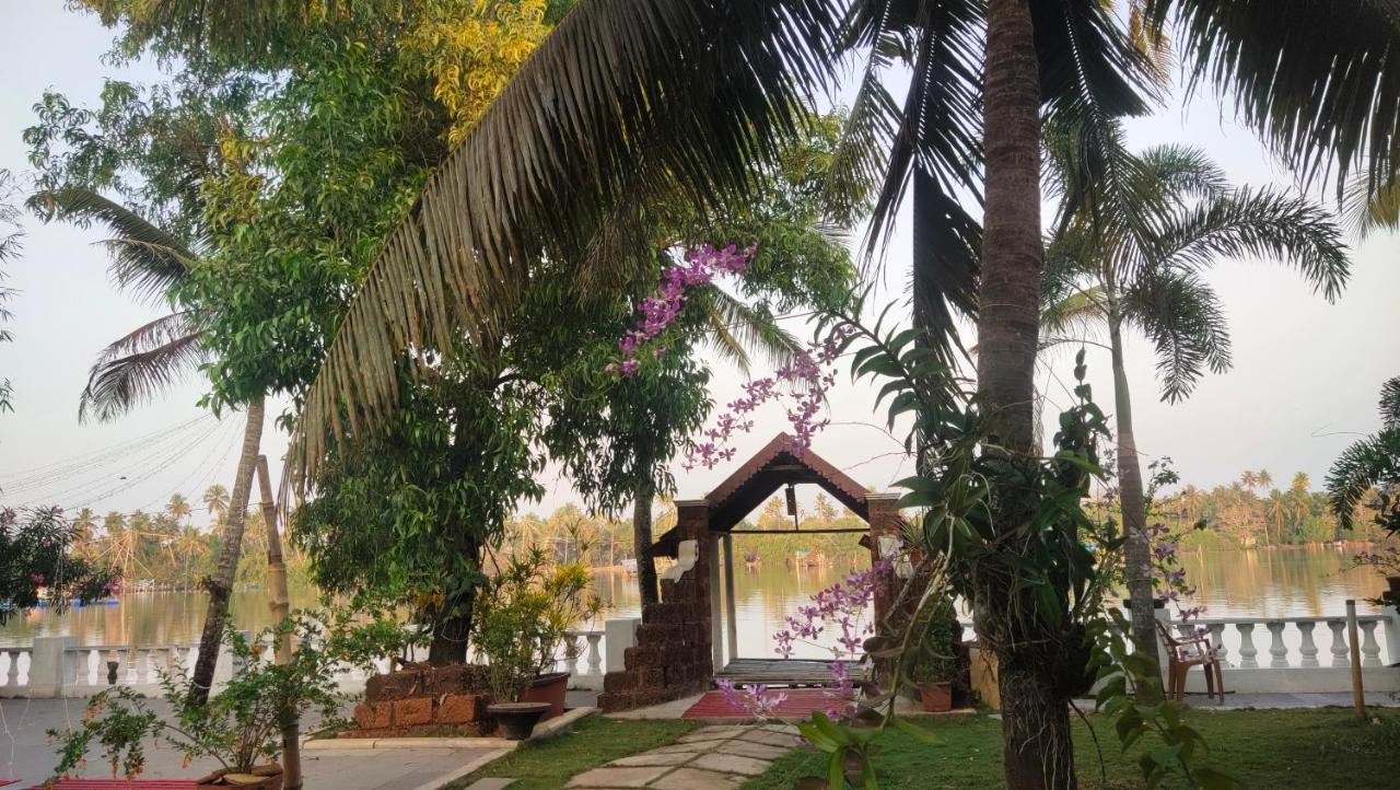 Ambadi'S Villa -Lake View Resort Pallipuram 외부 사진