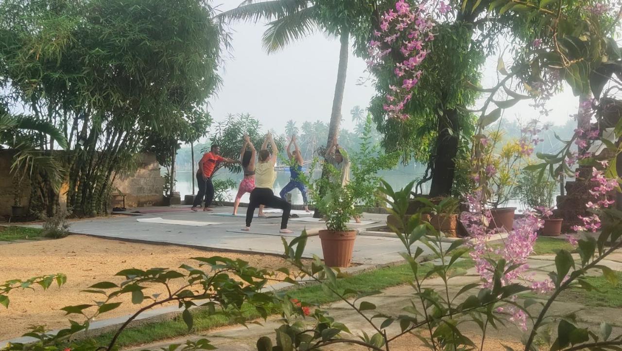 Ambadi'S Villa -Lake View Resort Pallipuram 외부 사진