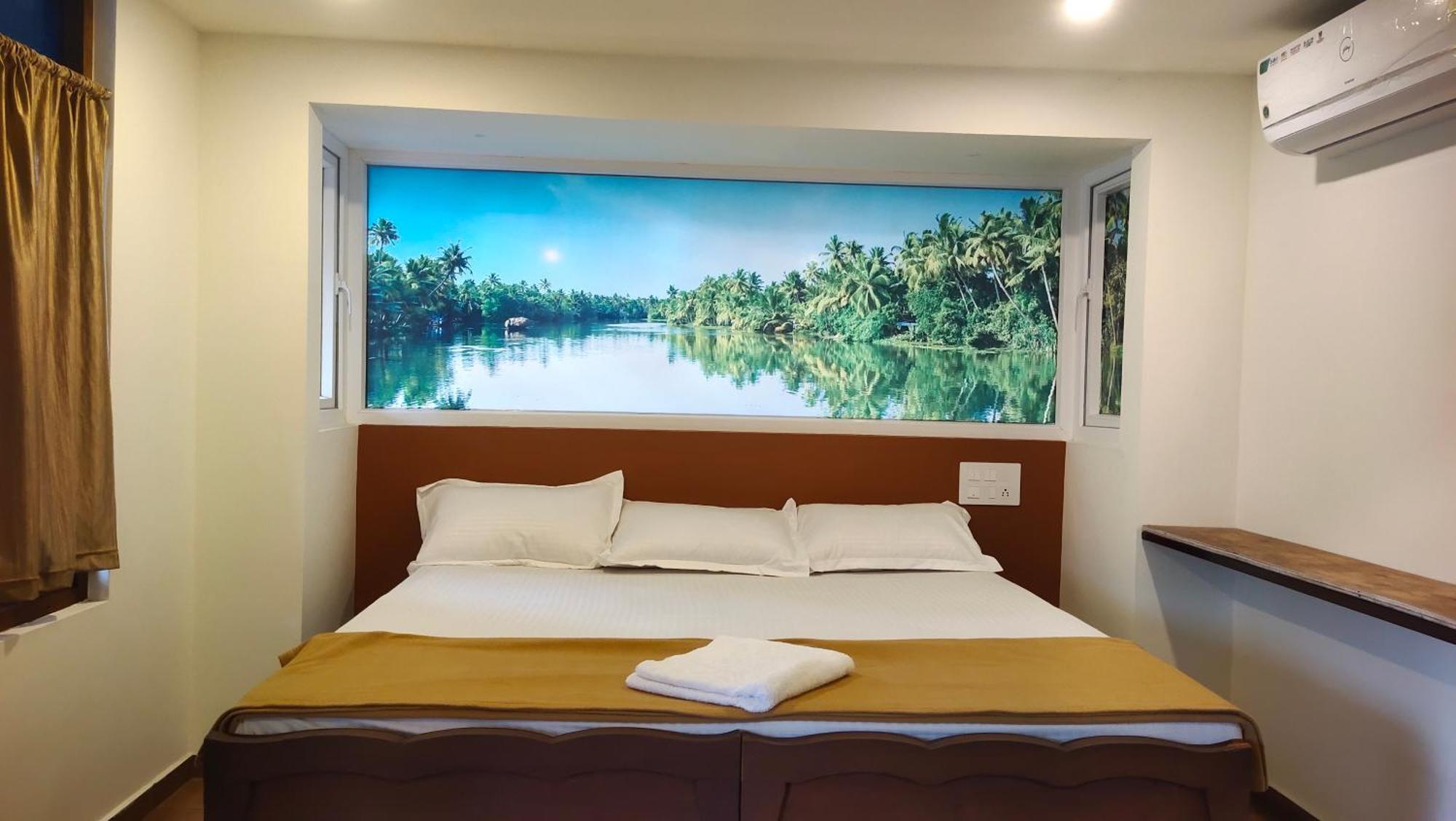 Ambadi'S Villa -Lake View Resort Pallipuram 외부 사진