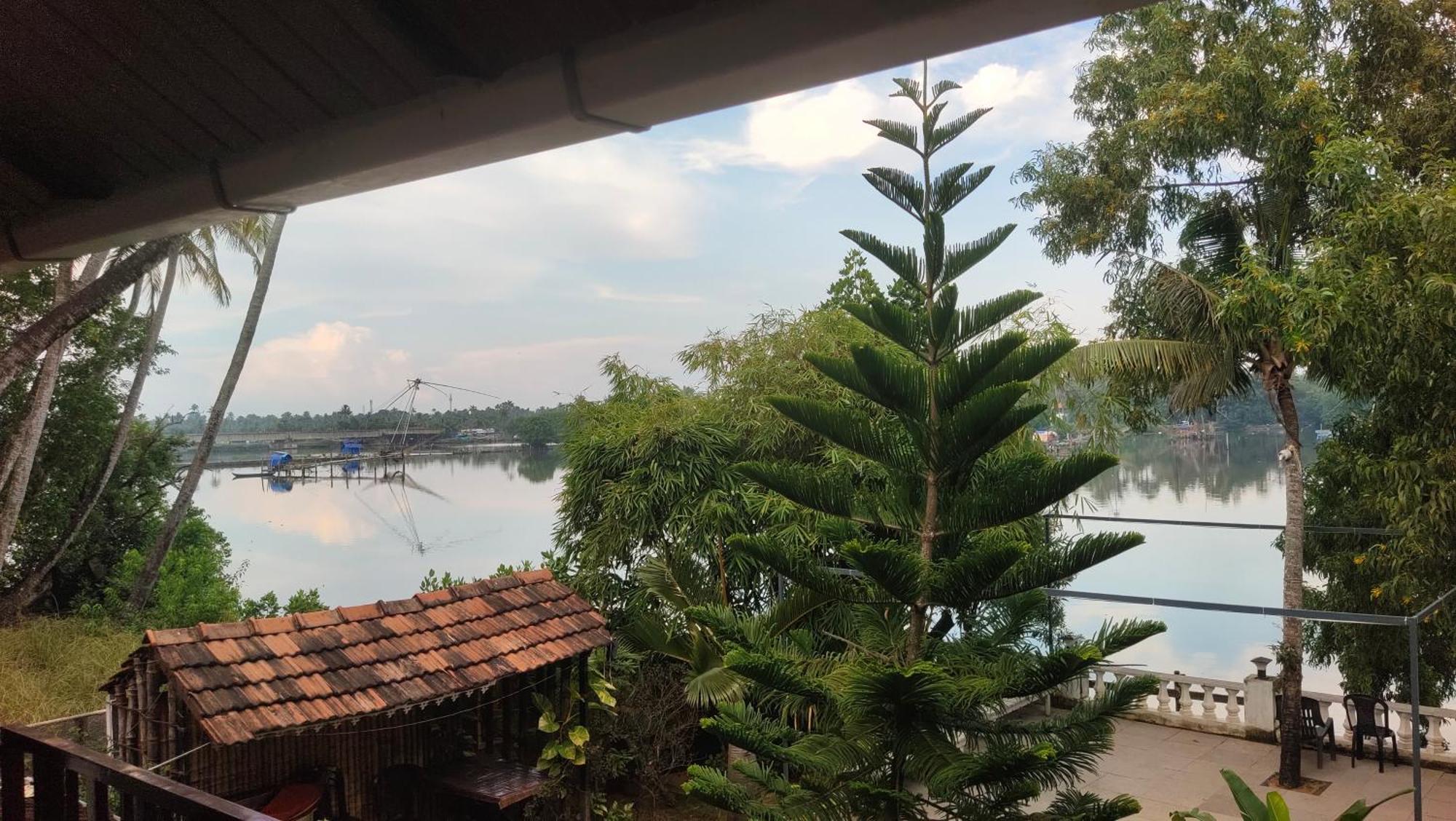 Ambadi'S Villa -Lake View Resort Pallipuram 외부 사진
