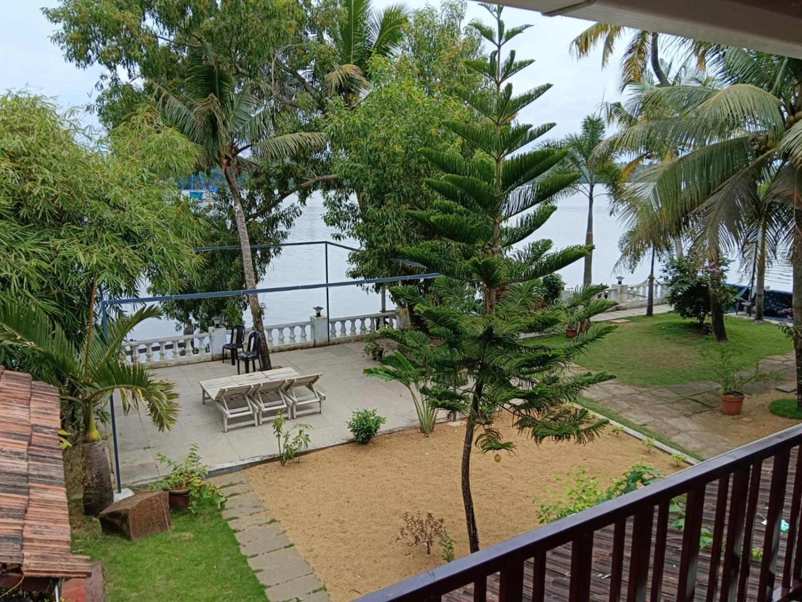 Ambadi'S Villa -Lake View Resort Pallipuram 외부 사진