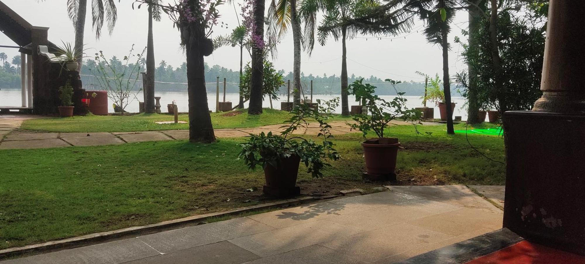 Ambadi'S Villa -Lake View Resort Pallipuram 객실 사진