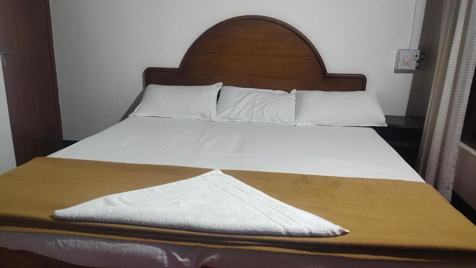 Ambadi'S Villa -Lake View Resort Pallipuram 객실 사진