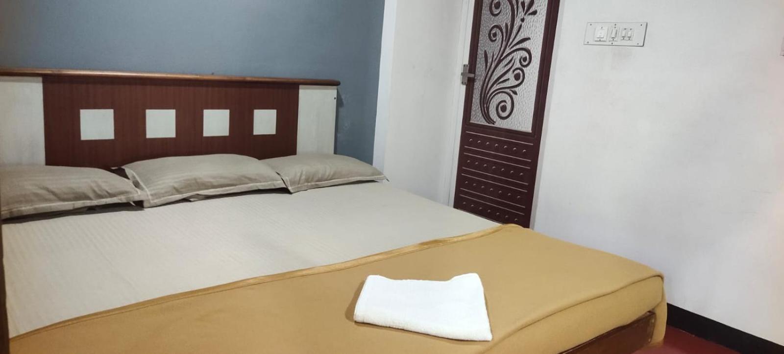 Ambadi'S Villa -Lake View Resort Pallipuram 외부 사진