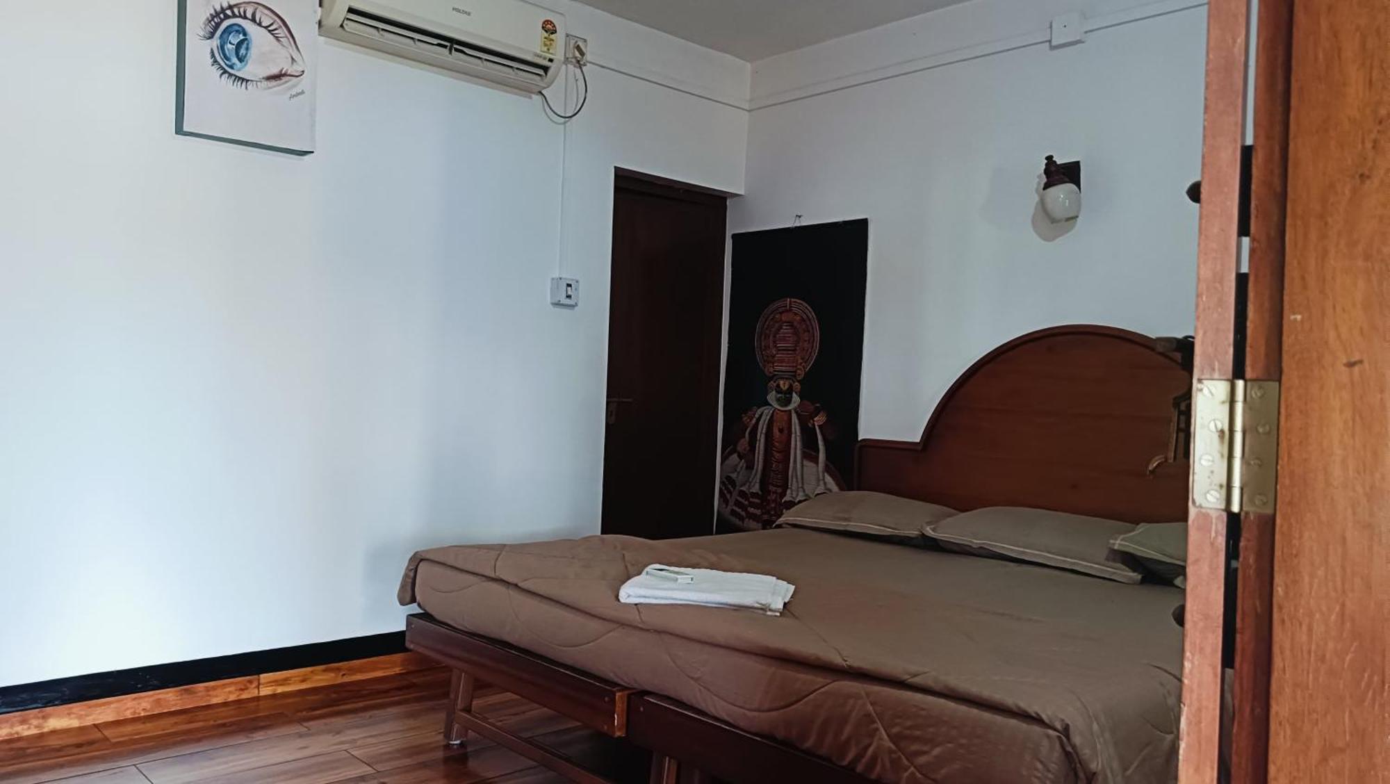 Ambadi'S Villa -Lake View Resort Pallipuram 외부 사진
