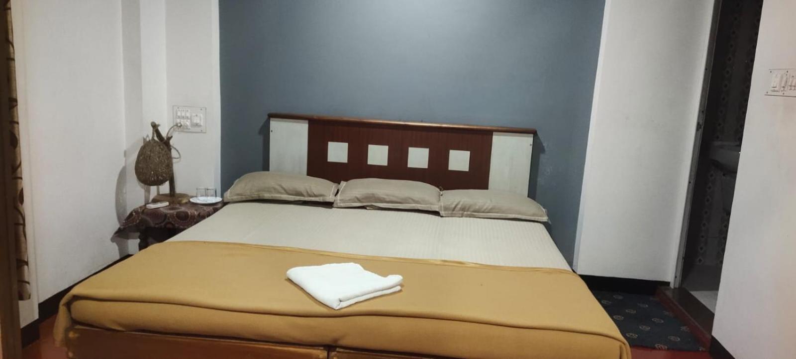 Ambadi'S Villa -Lake View Resort Pallipuram 외부 사진