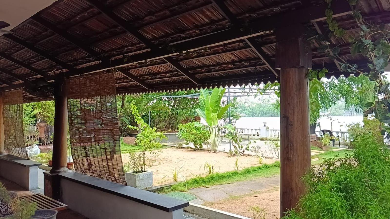 Ambadi'S Villa -Lake View Resort Pallipuram 외부 사진